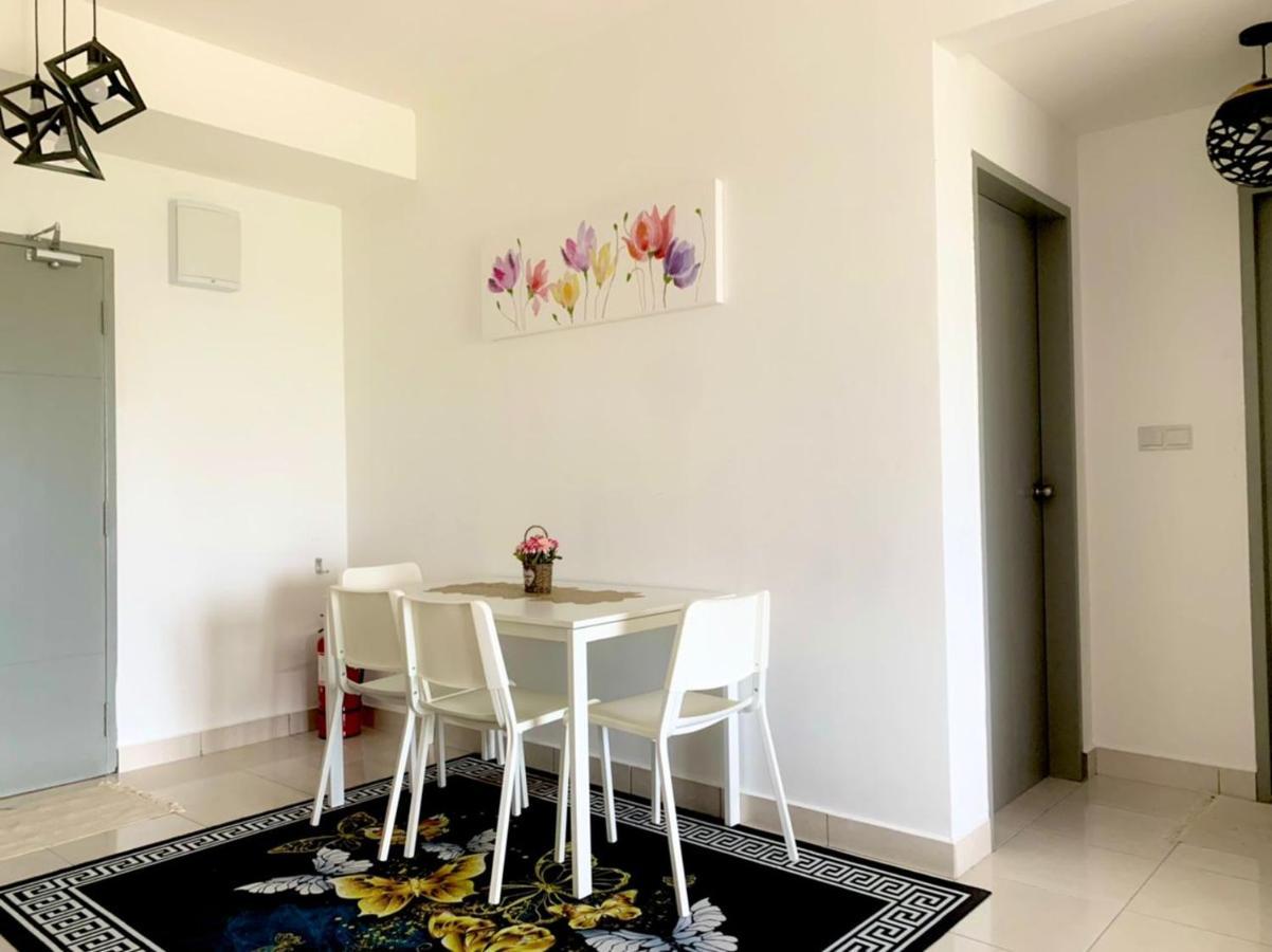 Mmg D'Tiara Homestay กาจัง ภายนอก รูปภาพ