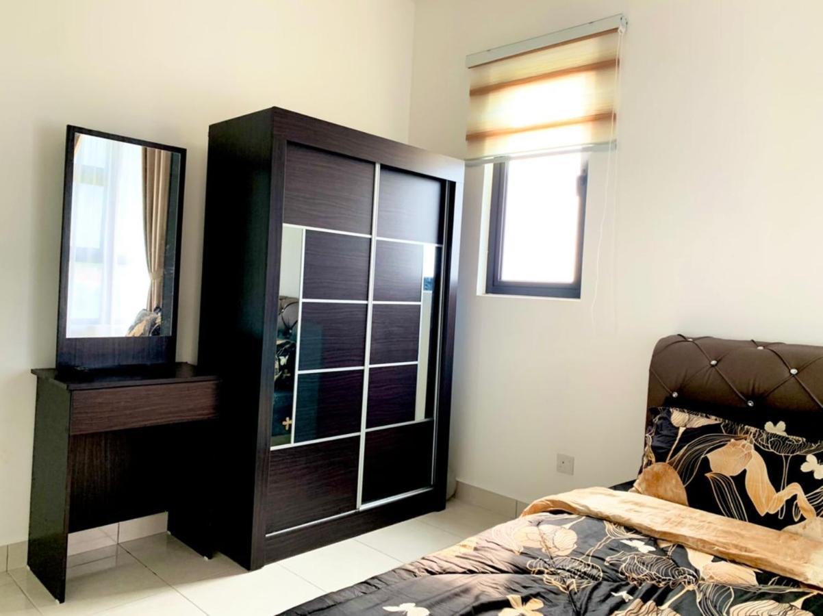 Mmg D'Tiara Homestay กาจัง ภายนอก รูปภาพ